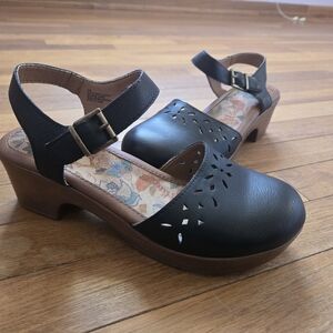 Women's Black Leather Sandals By B.O.C.